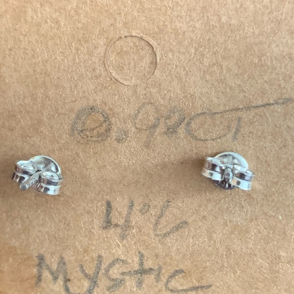 Earrings Studs - Picture 2 of 3